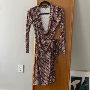 ESQUALO LONG SLEEVE PATTERN STRETCHY MINI WRAP DRESS SIZE SMALL